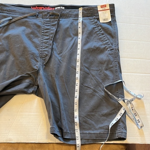 NWT-wrangler-XXL-pewter(gray)-ultra flex, flat front, straight fit shorts - Picture 15 of 15